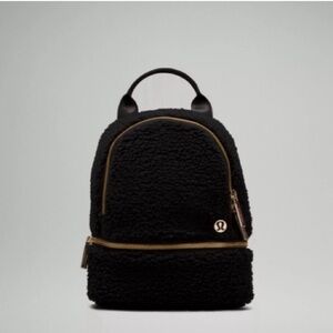 Lululemon City Adventure Backpack Micro Fleece OS Black/Gold
